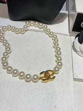 Load image into Gallery viewer, CC ⚪️ Single Strand Pearl Necklace