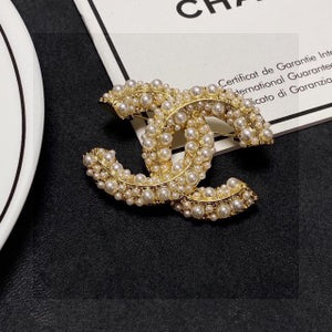 The PEARLfect ⚪️ Cluster Pearl Brooch