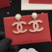 Load image into Gallery viewer, CC💕 Light Pink &amp; Pearl Earrings