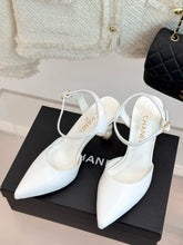 Load image into Gallery viewer, CC- Pearl ⚪️ Pointed Toe Pumps