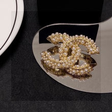Load image into Gallery viewer, The PEARLfect ⚪️ Cluster Pearl Brooch