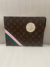 Load image into Gallery viewer, Toilet Pouch 💕💚 - Alabaster Box Boutique