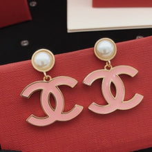 Load image into Gallery viewer, CC💕 Light Pink &amp; Pearl Earrings
