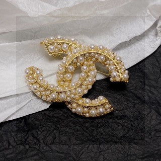 The PEARLfect ⚪️ Cluster Pearl Brooch