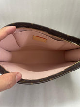 Load image into Gallery viewer, Toilet Pouch 💕💚 - Alabaster Box Boutique