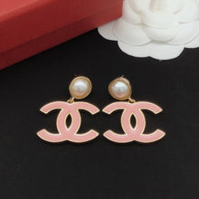 Load image into Gallery viewer, CC💕 Light Pink &amp; Pearl Earrings