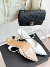 Load image into Gallery viewer, CC- Pearl ⚪️ Pointed Toe Pumps