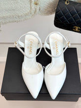 Load image into Gallery viewer, CC- Pearl ⚪️ Pointed Toe Pumps