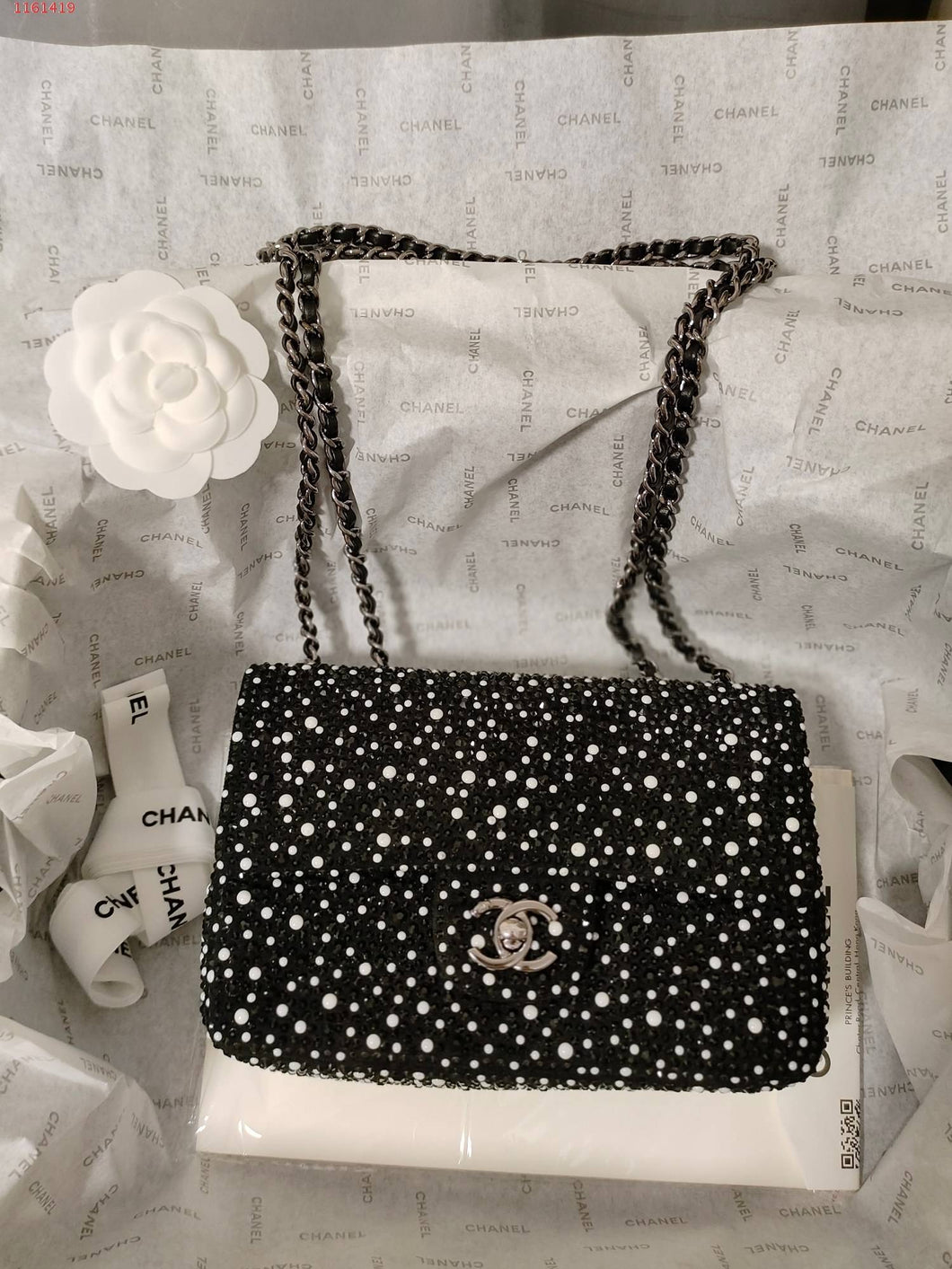 CC 🖤⚪️ Crystal & Pearl Flap Bag