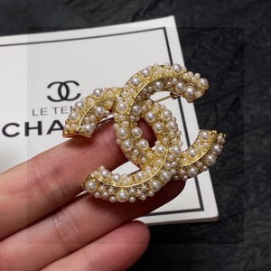 The PEARLfect ⚪️ Cluster Pearl Brooch