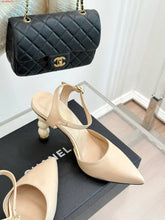 Load image into Gallery viewer, CC- Pearl ⚪️ Pointed Toe Pumps