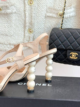 Load image into Gallery viewer, CC- Pearl ⚪️ Pointed Toe Pumps