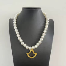 Load image into Gallery viewer, The “PEARLfect 💛 Gold Ivy” Necklace