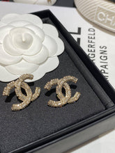 Load image into Gallery viewer, CC ⚪️ Pearls &amp;  Baguette ✨ Jewelry  Set (Sold Separately)