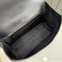 Load image into Gallery viewer, Paparazzo Top Handle Bag - Alabaster Box Boutique