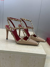 Load image into Gallery viewer, V- Rockstud ✨ Kidskin Pumps 100mm