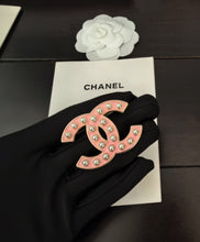 Load image into Gallery viewer, The PEARLfect Pink 💕⚪️ Pearl Brooch
