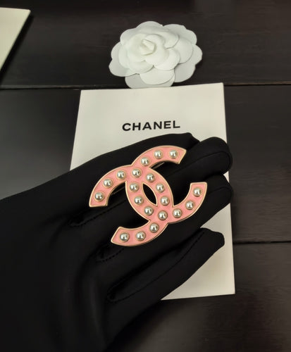 The PEARLfect Pink 💕⚪️ Pearl Brooch