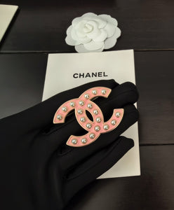 The PEARLfect Pink 💕⚪️ Pearl Brooch