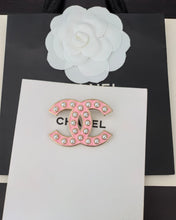 Load image into Gallery viewer, The PEARLfect Pink 💕⚪️ Pearl Brooch