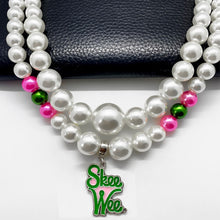 Load image into Gallery viewer, Pretty 💕💚 “Exquisite” Pearl Necklace