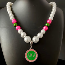 Load image into Gallery viewer, Pretty 💕💚 “Exquisite” Pearl Necklace