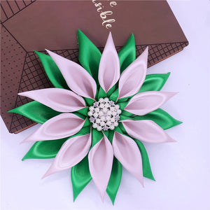 “Pretty 💕💚 Soft” Ribbon Brooch- Cluster Pearl