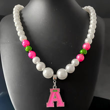 Load image into Gallery viewer, Pretty 💕💚 “Exquisite” Pearl Necklace