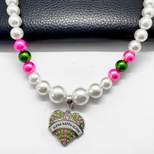 Load image into Gallery viewer, Pretty 💕💚 “Exquisite” Pearl Necklace