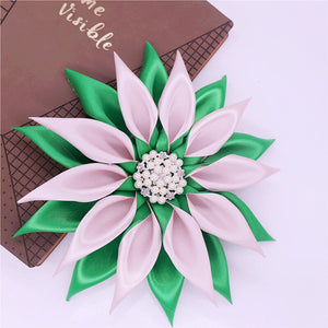 “Pretty 💕💚 Soft” Ribbon Brooch- Cluster Pearl