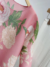 Load image into Gallery viewer, Chinese pleated 2024 spring/summer new  hot selling flower print ancient style design round neck lantern sleeves - Alabaster Box Boutique