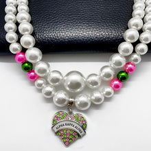 Load image into Gallery viewer, Pretty 💕💚 “Exquisite” Pearl Necklace