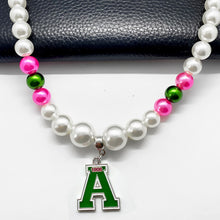 Load image into Gallery viewer, Pretty 💕💚 “Exquisite” Pearl Necklace