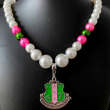 Load image into Gallery viewer, Pretty 💕💚 “Exquisite” Pearl Necklace