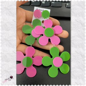 “FLOW w/ Us” Earrings 💕💚