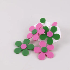 “FLOW w/ Us” Earrings 💕💚